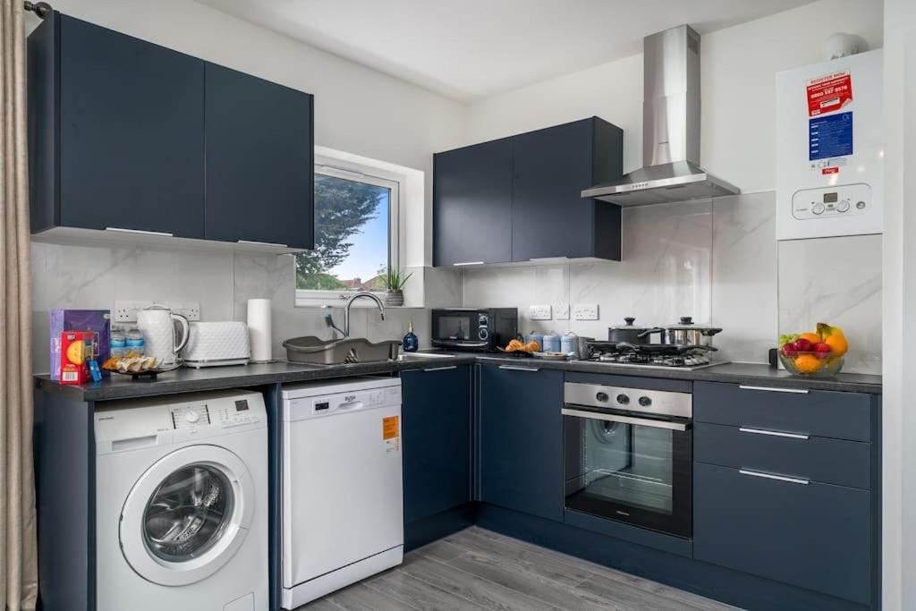 Lux 3Bed Near Wembley With Parking By Oceana Group - Sleeps 8 Leilighet Harrow Eksteriør bilde