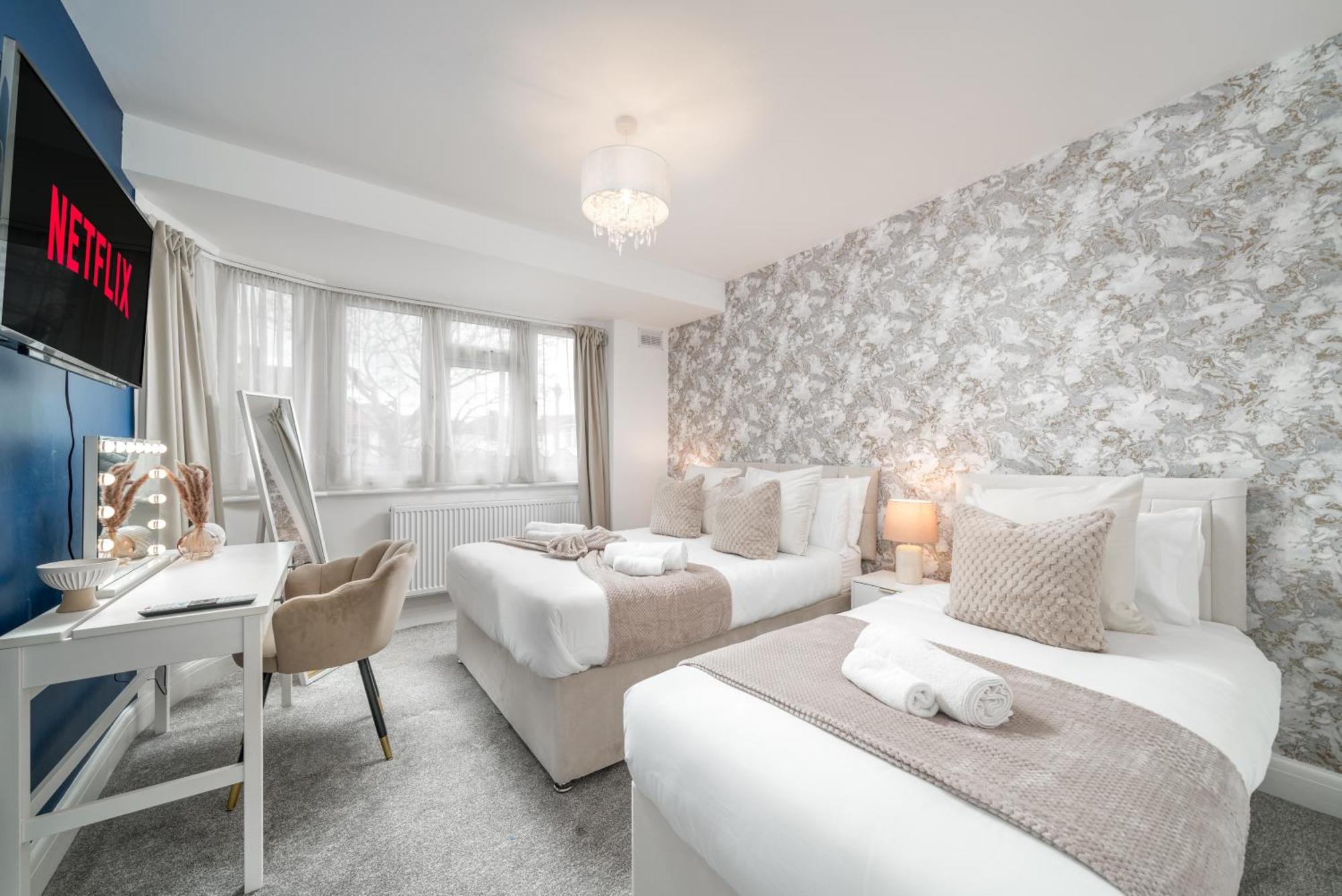 Lux 3Bed Near Wembley With Parking By Oceana Group - Sleeps 8 Leilighet Harrow Eksteriør bilde